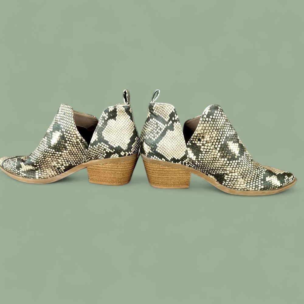 Universal Thread Snakeskin Pattern Ankle Booties - Picture 2 of 14